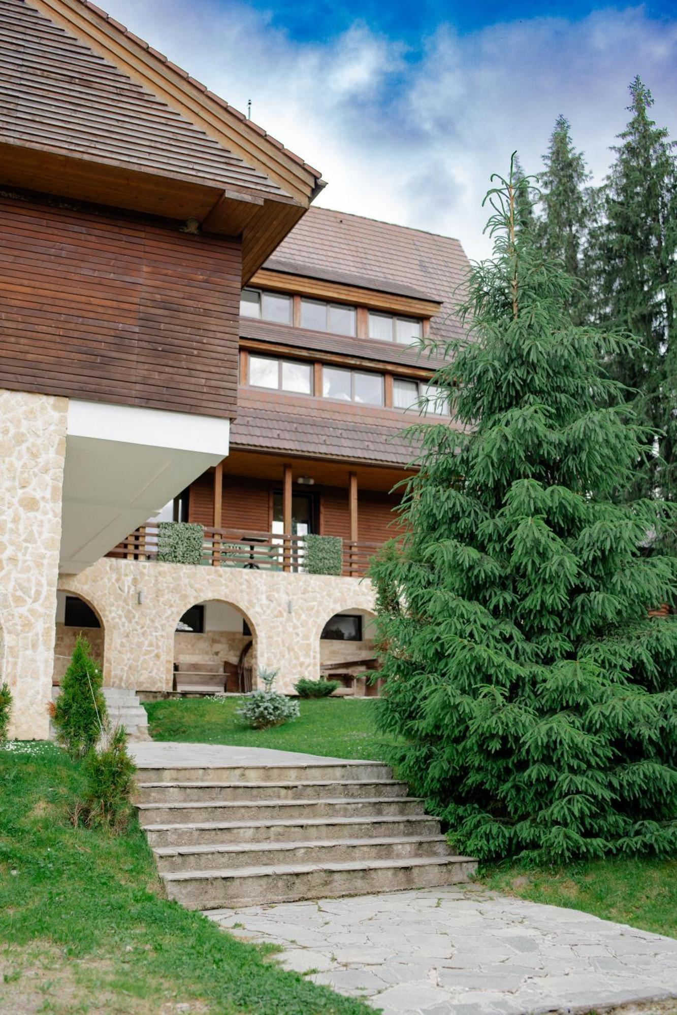 Pensiunea Smida Park Exterior foto