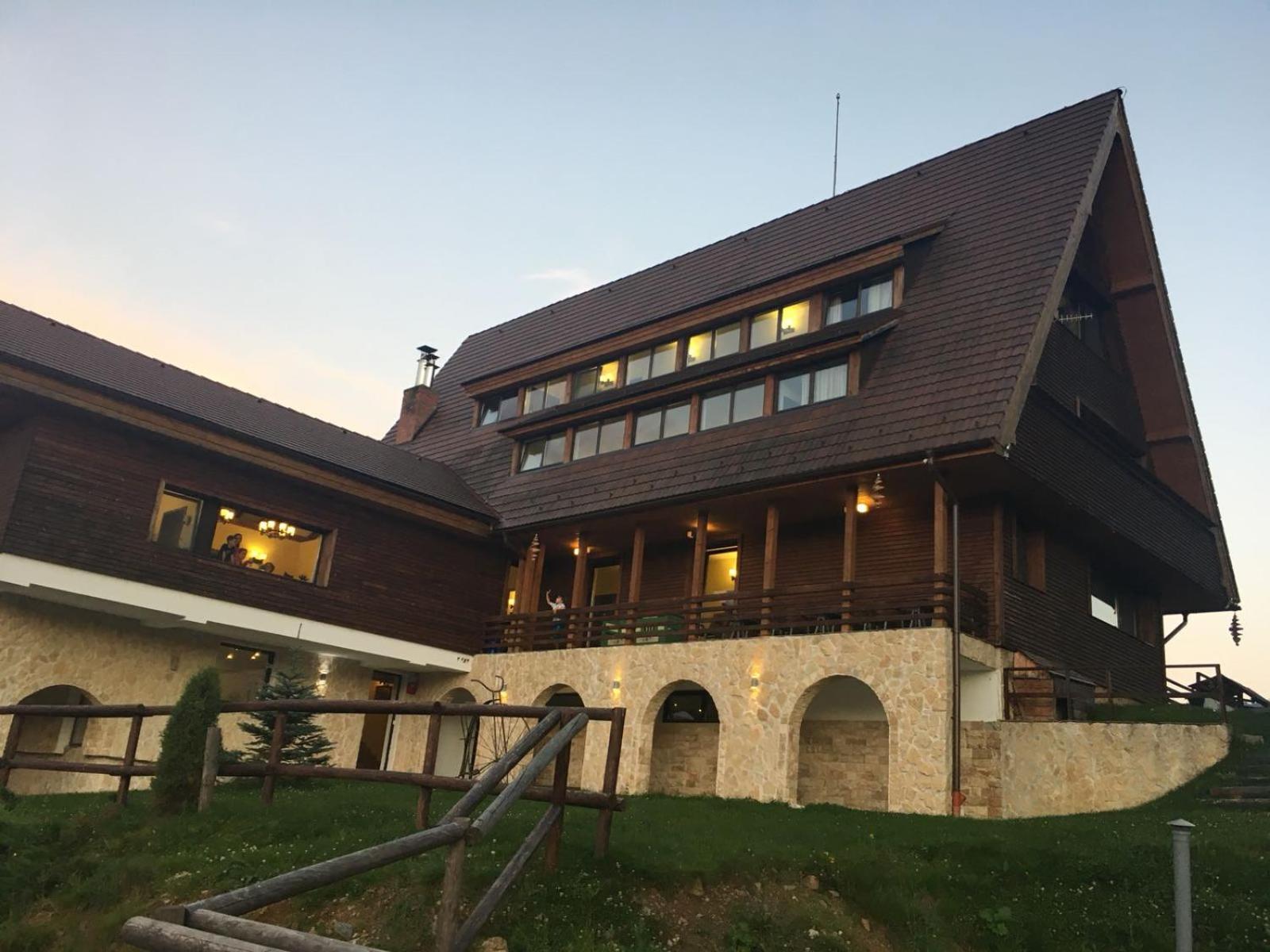 Pensiunea Smida Park Exterior foto